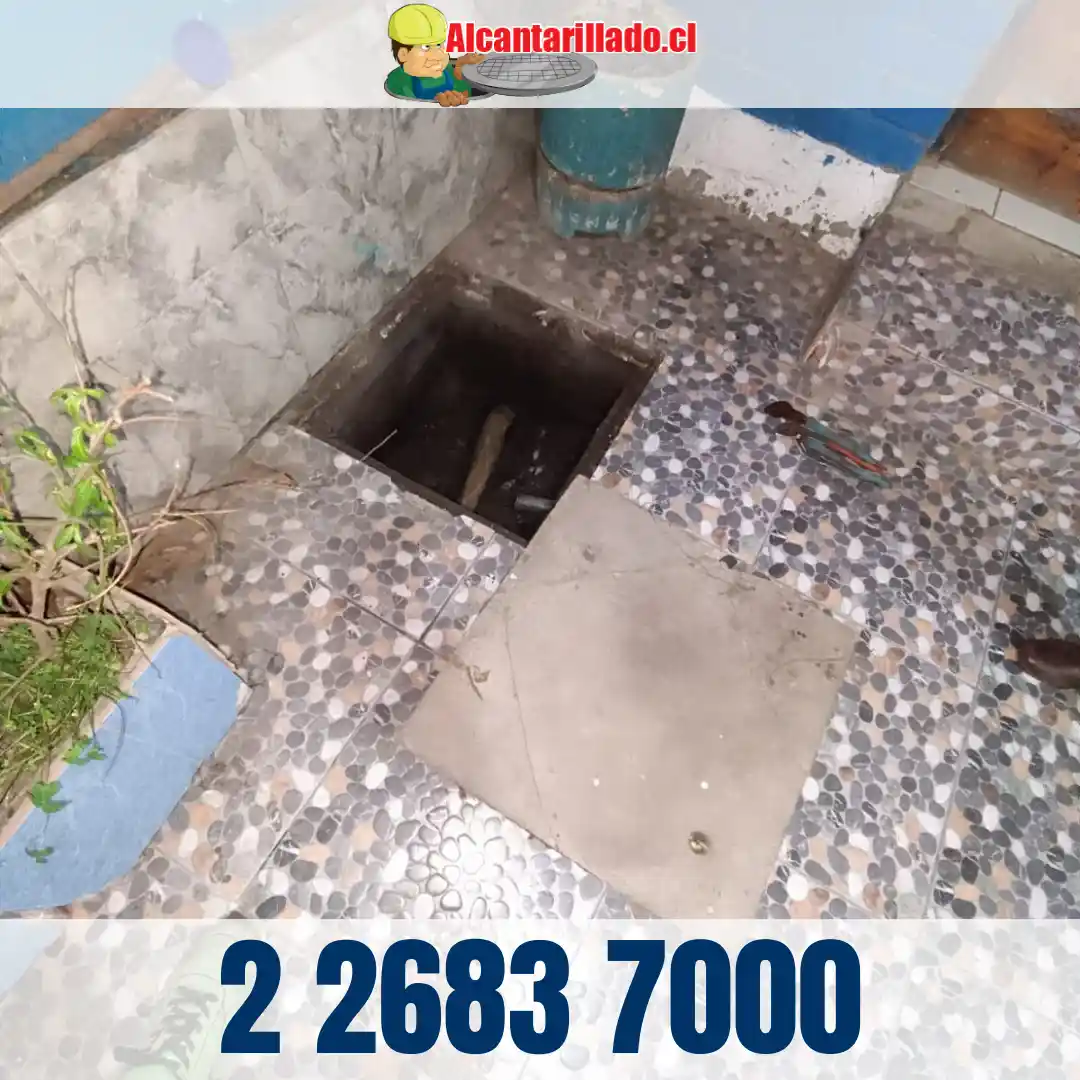 ¿Cuánto cobra un fontanero por desatascar tuberías en Santiago?